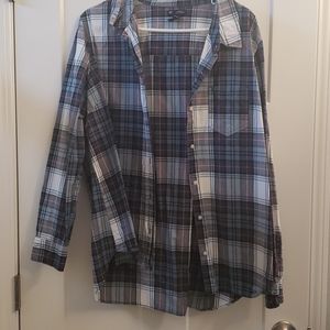 Gap boyfriend fit plaid cotton button up shirt